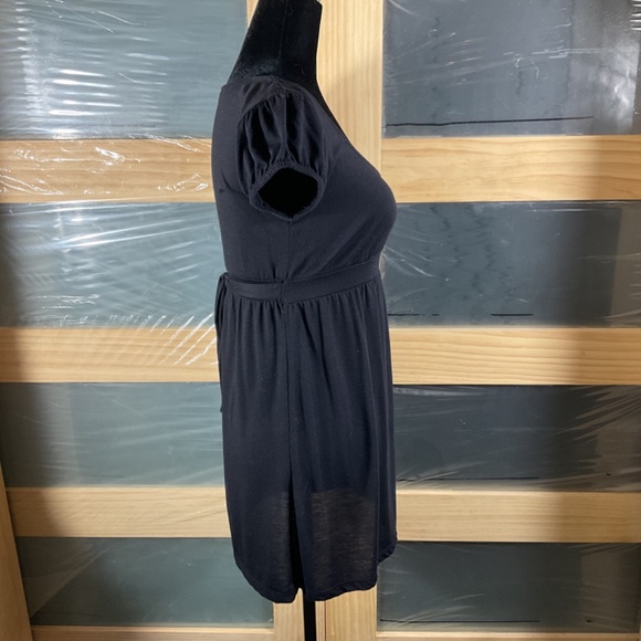 Black Shirt With Attached Belt/Tie Mid Waist/Flowing Sweep On Bottom/Scoop Neck - Picture 5 of 9